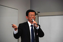 梶川　益一　氏